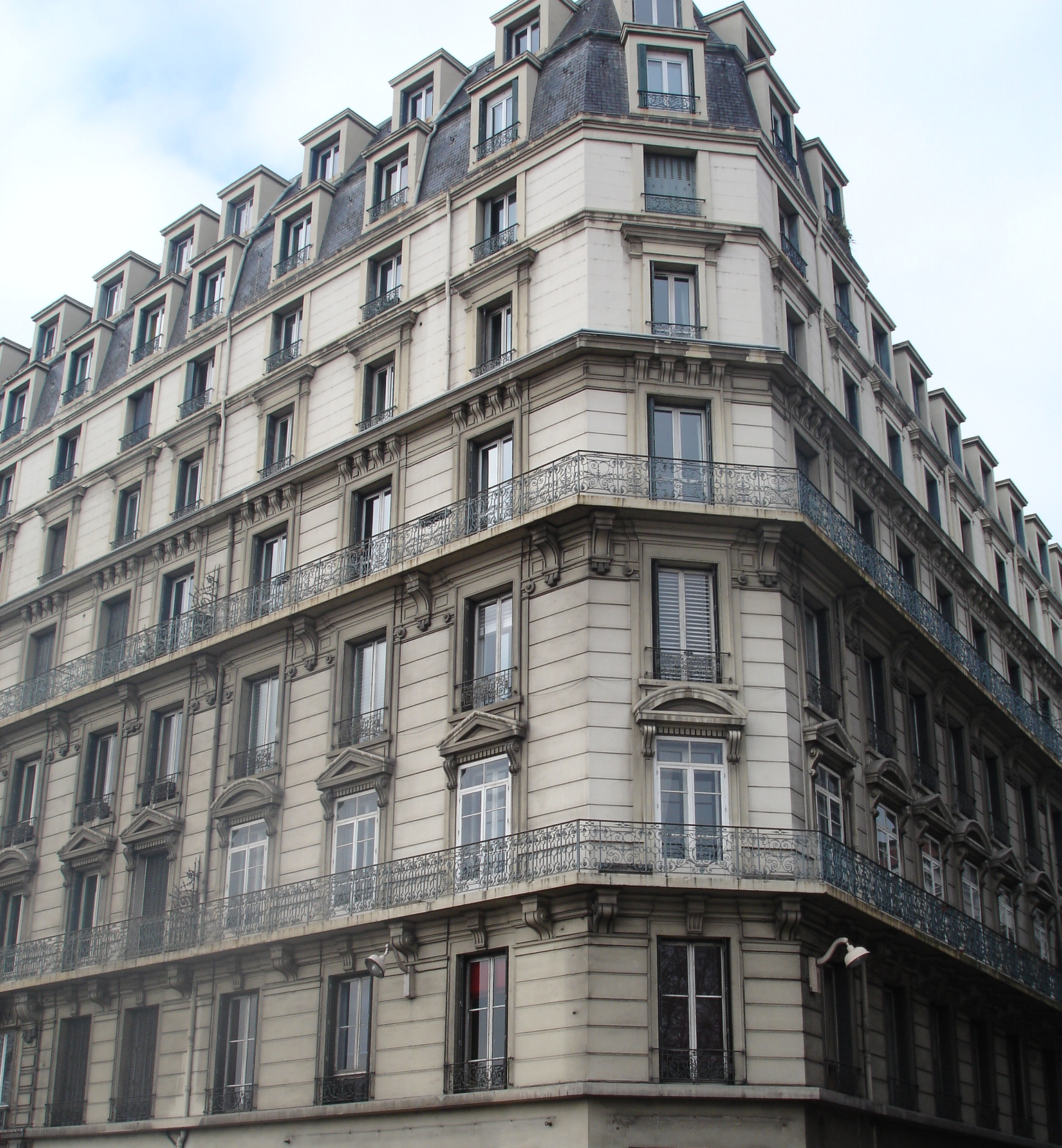 Lyon Immeuble au 12 quai Jules Courmont.jpg