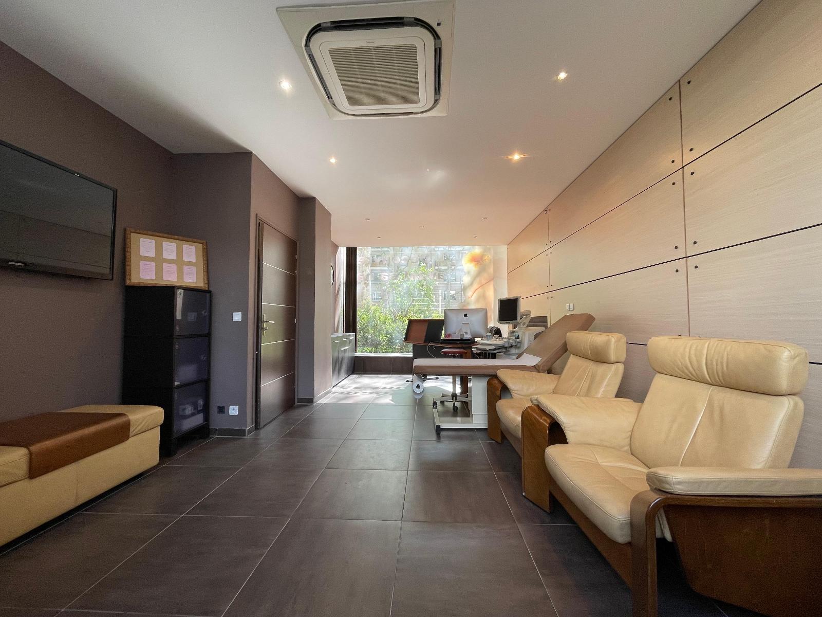 Local Commercial en location &agrave; Lyon /  57 m&sup2;